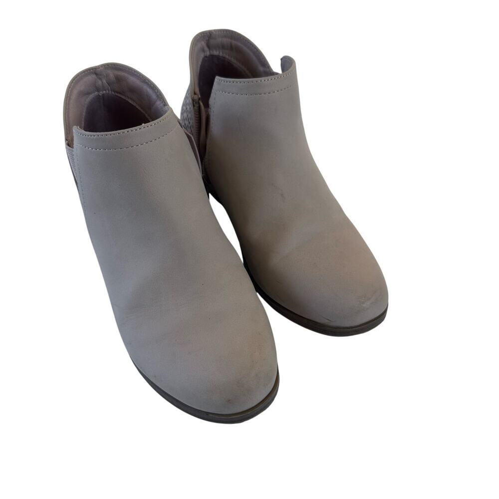 Evsie Girls Perforated Ankle Boot